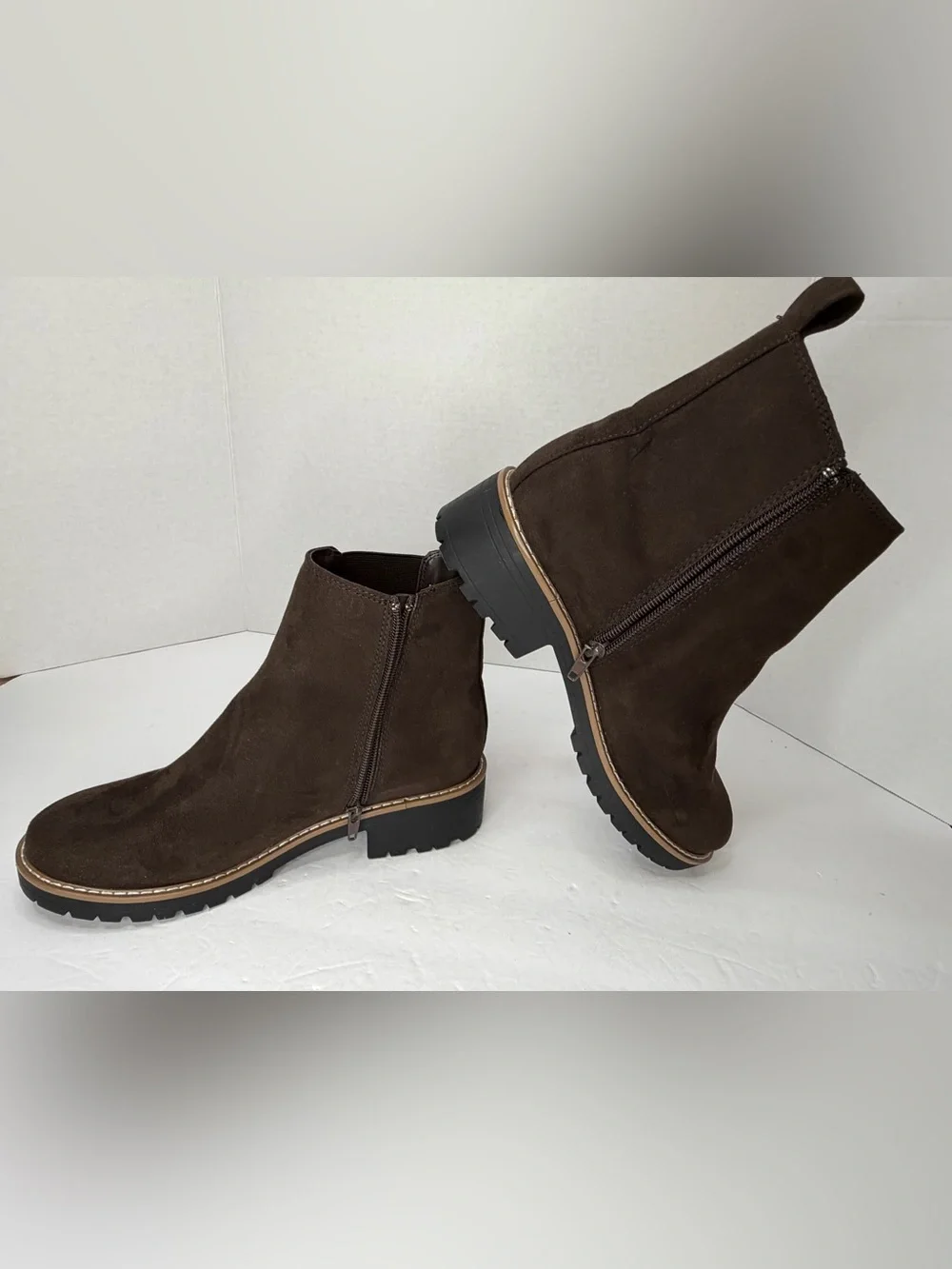 Kensie Kayla B Brown Faux Suede Chelsea Lug Sole Ankle Boots Womens 9M NWOT